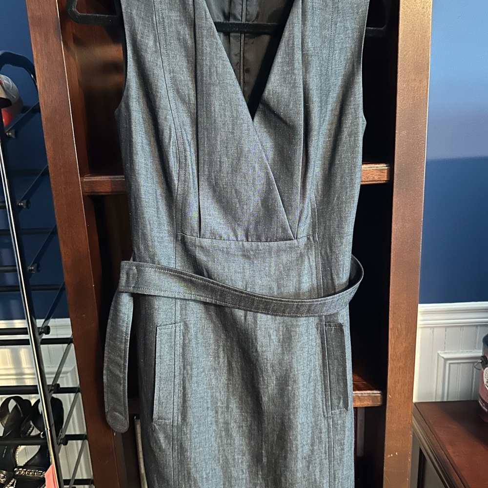Akris Punto White and Black Sleeveless V-Neck Sheath Dress